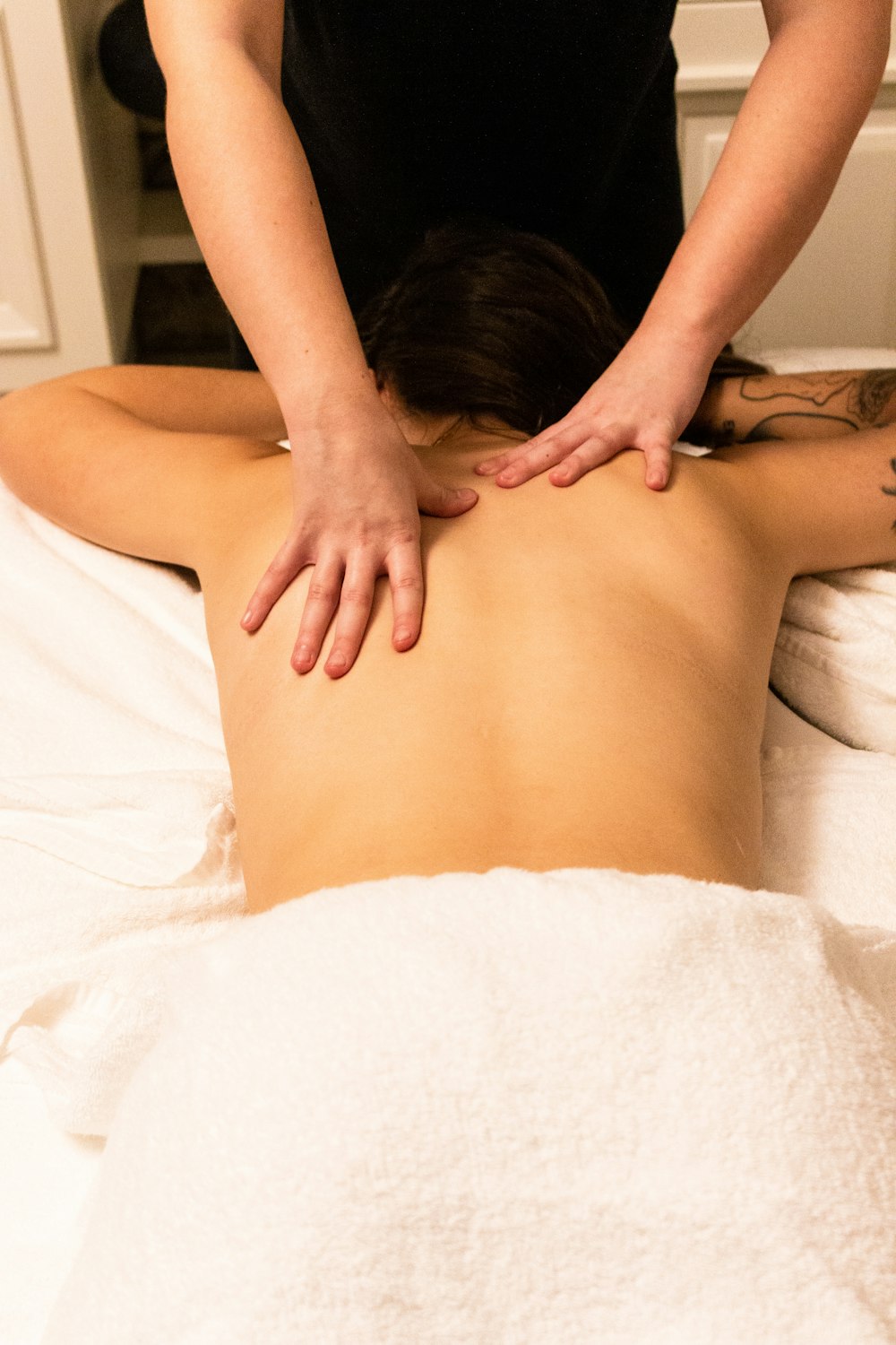 Masaje terapéutico de espalda en Néhua Spa